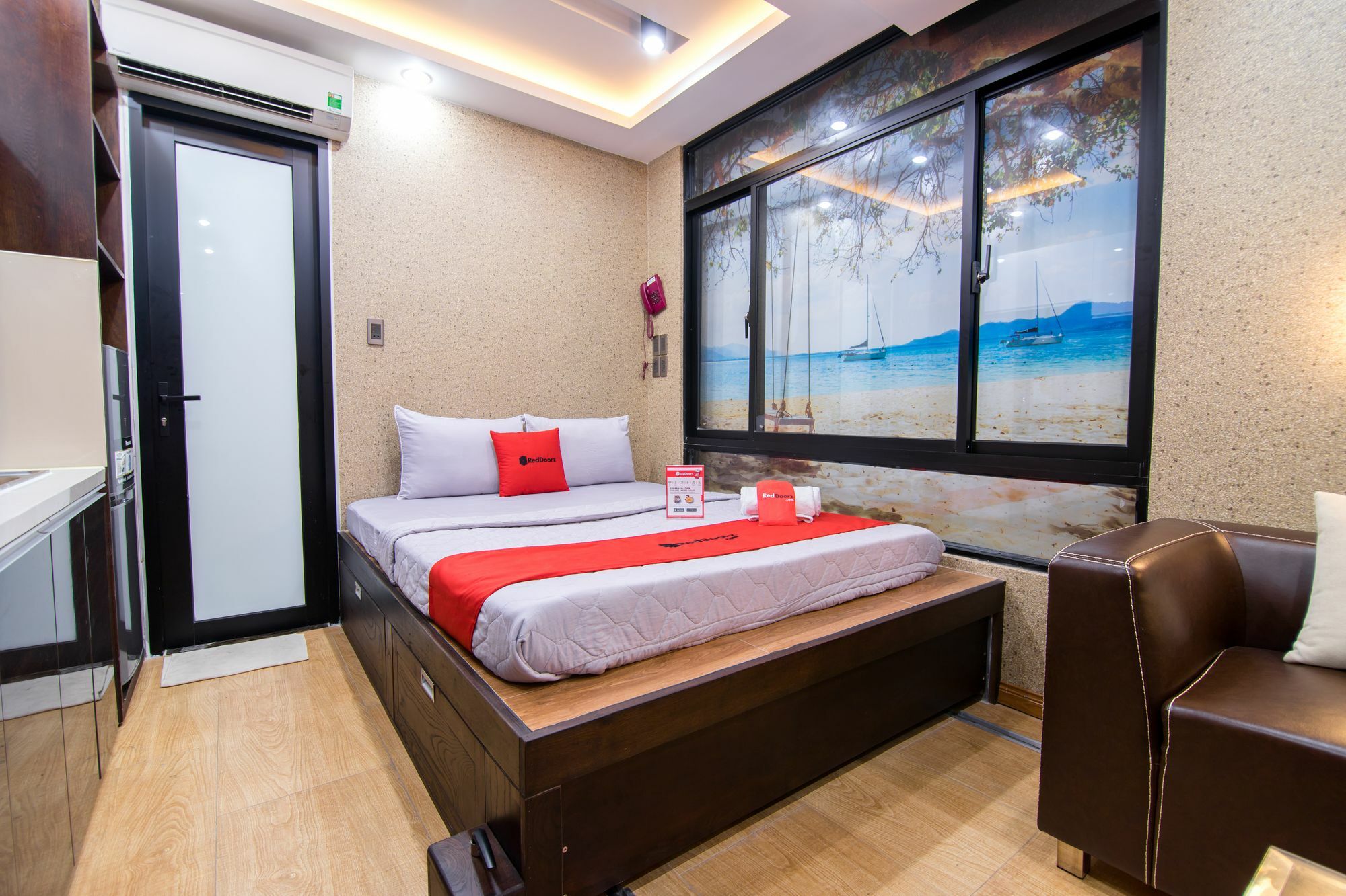 Reddoorz Plus @ Nguyen Trai Street Хошимин Экстерьер фото