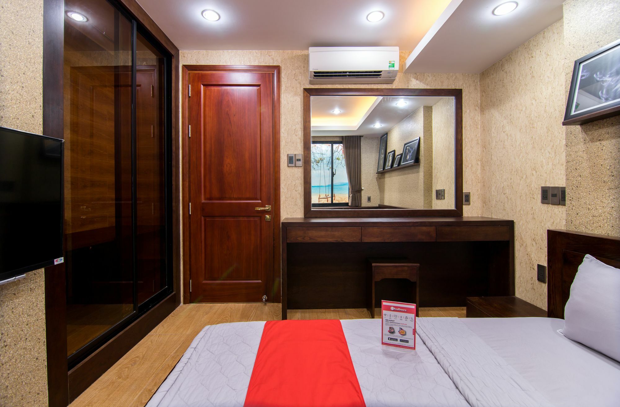 Reddoorz Plus @ Nguyen Trai Street Хошимин Экстерьер фото